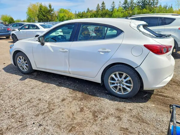 3MZBN1L76JM219257 2018 MAZDA 3 - Image 2