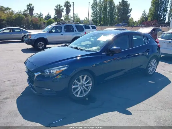 3MZBN1L77HM140562 2017 MAZDA 3 - Image 2