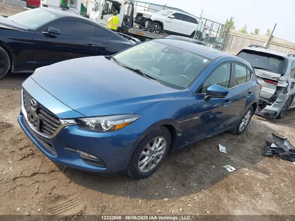 3MZBN1L7XJM223943 2018 MAZDA 3 - Image 2