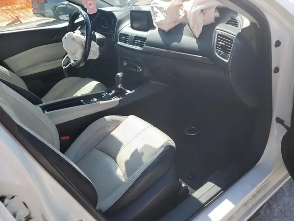 3MZBN1M31JM268636 2018 MAZDA 3 - Image 8