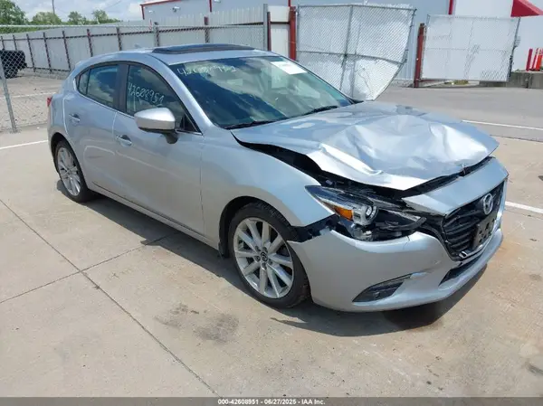 3MZBN1M35HM132438 2017 MAZDA 3 - Image 1