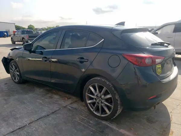 3MZBN1M36JM180584 2018 MAZDA 3 - Image 2