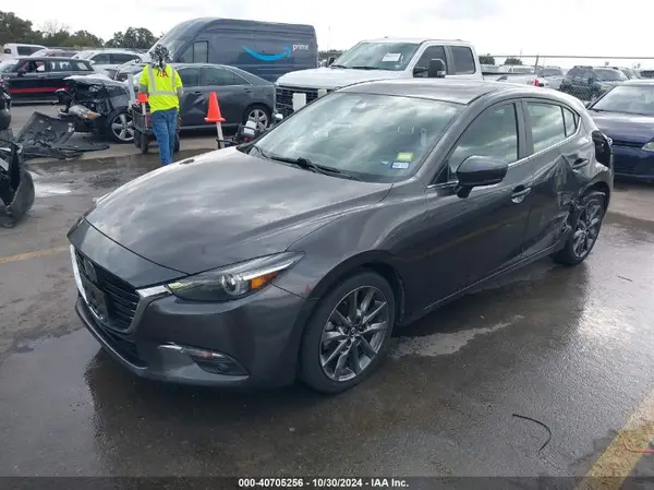 3MZBN1M37JM170131 2018 MAZDA 3 - Image 2