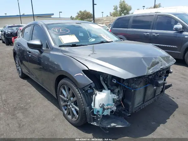 3MZBN1M37JM176835 2018 MAZDA 3 - Image 1