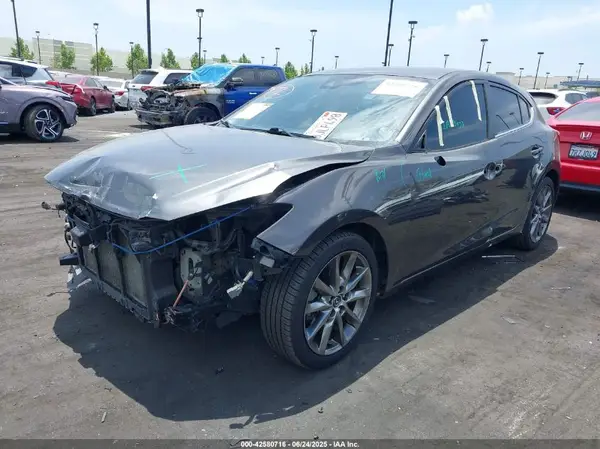 3MZBN1M37JM176835 2018 MAZDA 3 - Image 2