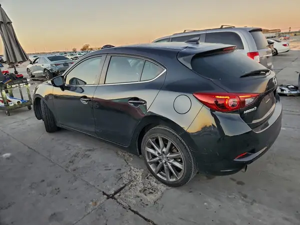 3MZBN1M37JM189231 2018 MAZDA 3 - Image 2