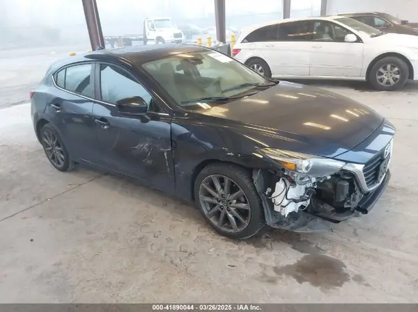 3MZBN1M37JM269239 2018 MAZDA 3 - Image 1
