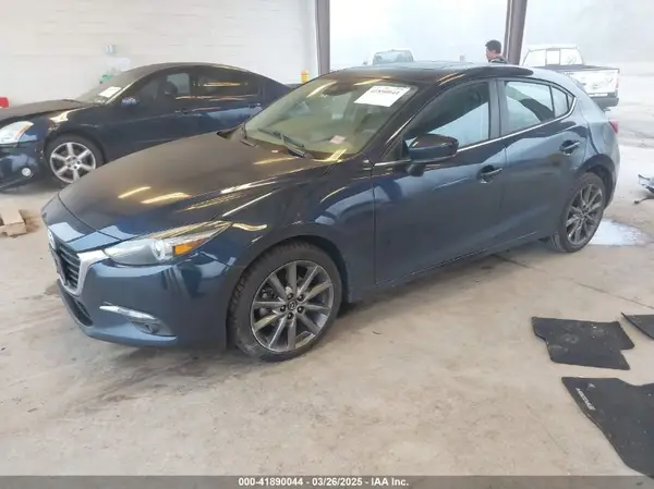 3MZBN1M37JM269239 2018 MAZDA 3 - Image 2