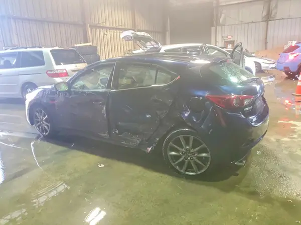 3MZBN1M38JM258721 2018 MAZDA 3 - Image 2