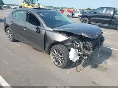 3MZBN1M3XJM165392 2018 MAZDA 3