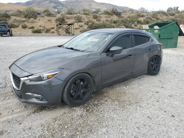 3MZBN1M3XJM263063 2018 MAZDA 3