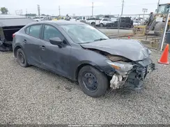 3MZBN1U70JM165789 2018 MAZDA 3