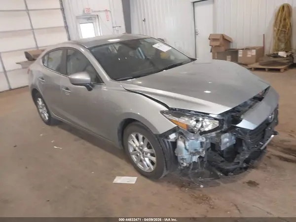 3MZBN1U70JM175061 2018 MAZDA 3 - Image 1