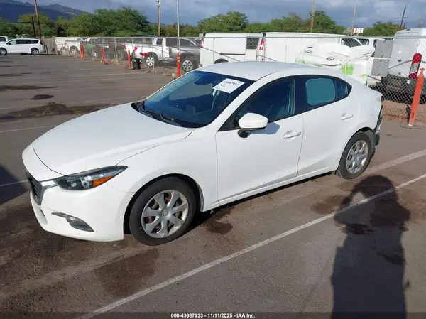 3MZBN1U70JM176100 2018 MAZDA 3 - Image 2