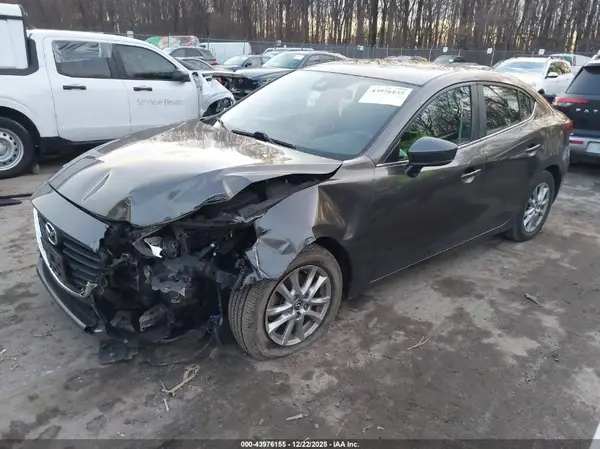 3MZBN1U70JM179613 2018 MAZDA 3 - Image 2
