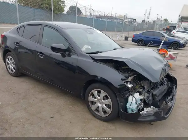 3MZBN1U70JM215090 2018 MAZDA 3 - Image 1