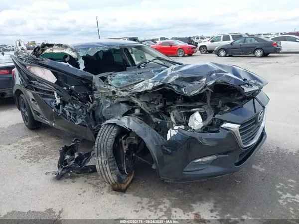 3MZBN1U70JM228468 2018 MAZDA 3 - Image 1