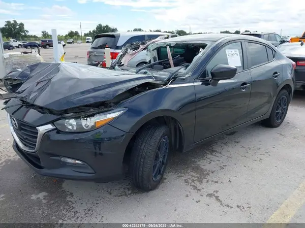 3MZBN1U70JM228468 2018 MAZDA 3 - Image 2