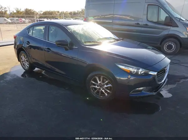 3MZBN1U70JM267934 2018 MAZDA 3 - Image 1