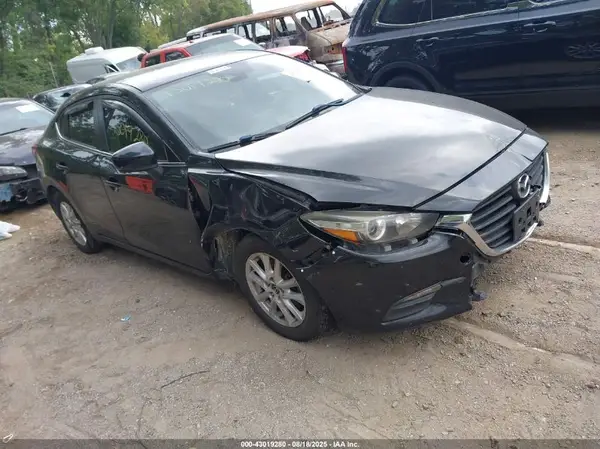3MZBN1U72JM185574 2018 MAZDA 3 - Image 1