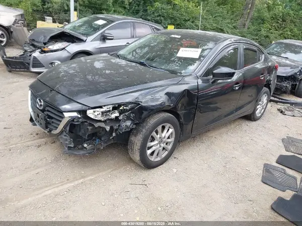 3MZBN1U72JM185574 2018 MAZDA 3 - Image 2
