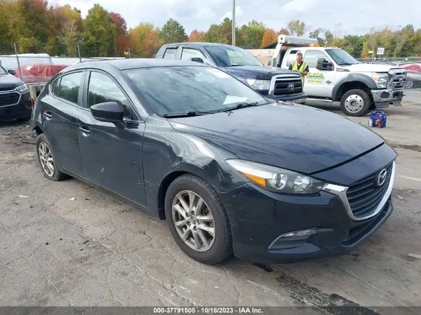3MZBN1U72JM185798 2018 MAZDA 3 - Image 1