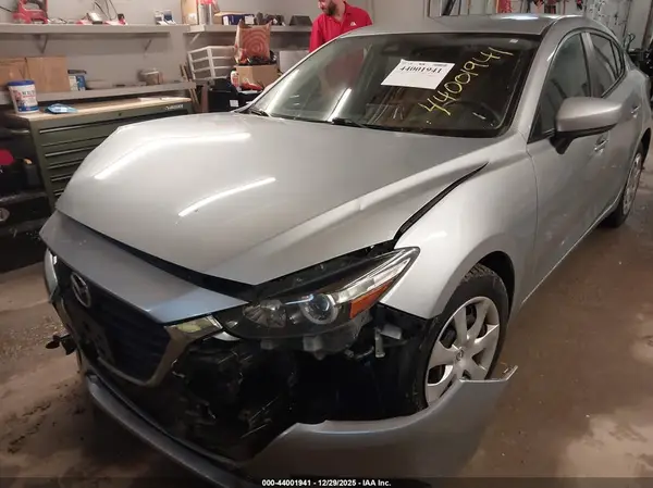 3MZBN1U73JM217741 2018 MAZDA 3 - Image 2