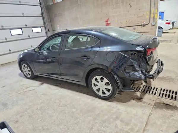3MZBN1U73JM225807 2018 MAZDA 3 - Image 2