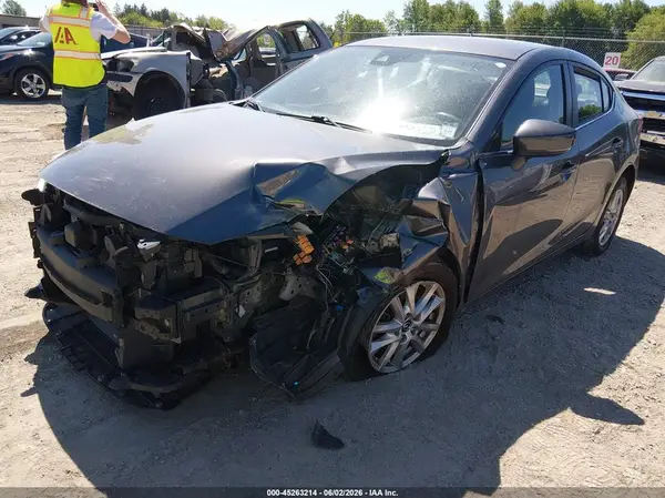 3MZBN1U73JM230263 2018 MAZDA 3 - Image 2