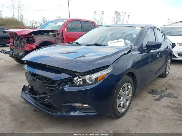 3MZBN1U73JM233938 2018 MAZDA 3 - Image 2