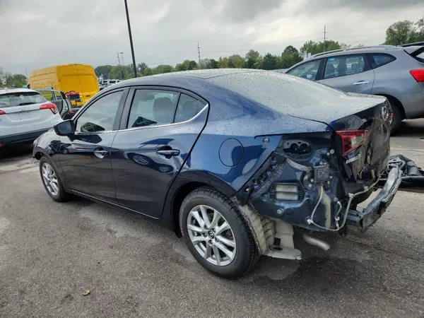 3MZBN1U74JM222897 2018 MAZDA 3 - Image 2
