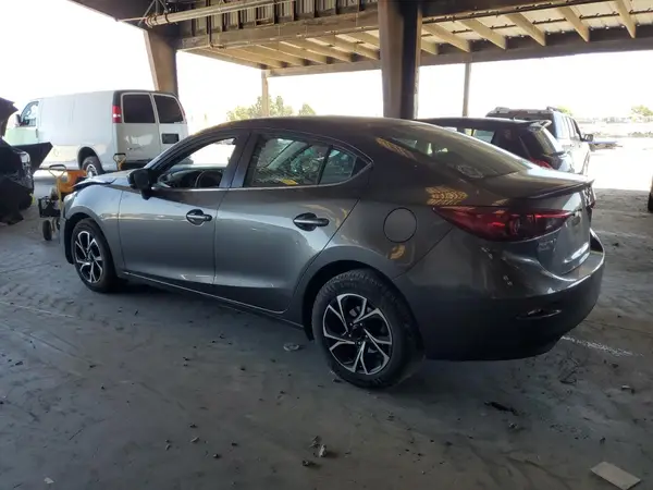 3MZBN1U75JM185469 2018 MAZDA 3 - Image 2