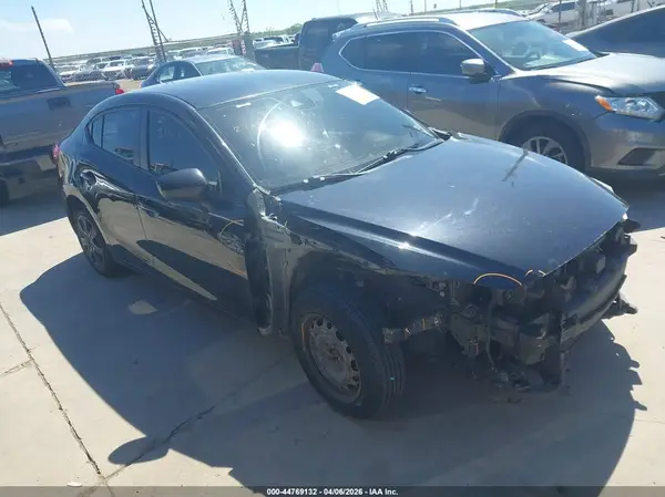 3MZBN1U75JM209091 2018 MAZDA 3 - Image 1