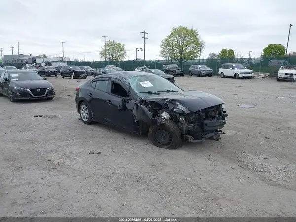 3MZBN1U75JM271235 2018 MAZDA 3 - Image 1
