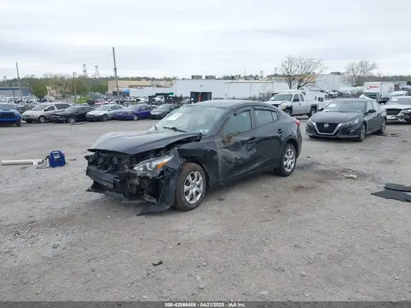 3MZBN1U75JM271235 2018 MAZDA 3 - Image 2