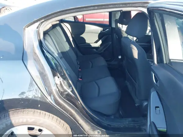 3MZBN1U76JM173220 2018 MAZDA 3 - Image 8