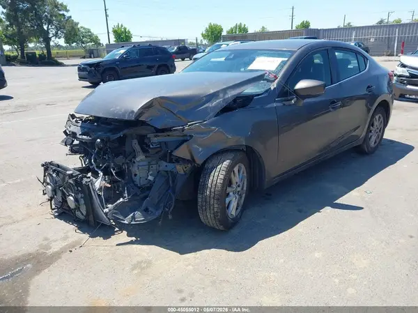 3MZBN1U76JM183584 2018 MAZDA 3 - Image 2