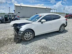 3MZBN1U76JM231388 2018 MAZDA 3