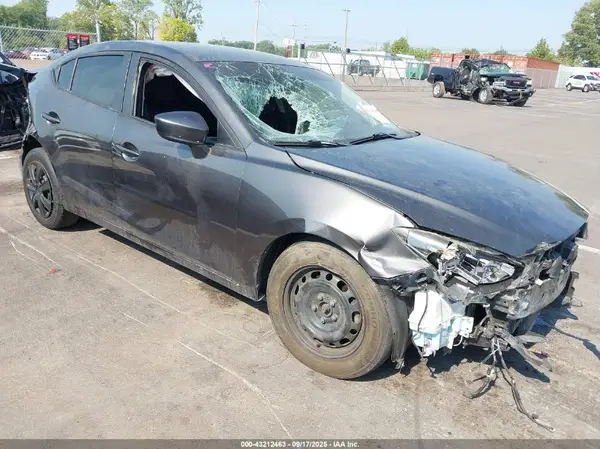 3MZBN1U77JM175848 2018 MAZDA 3 - Image 1