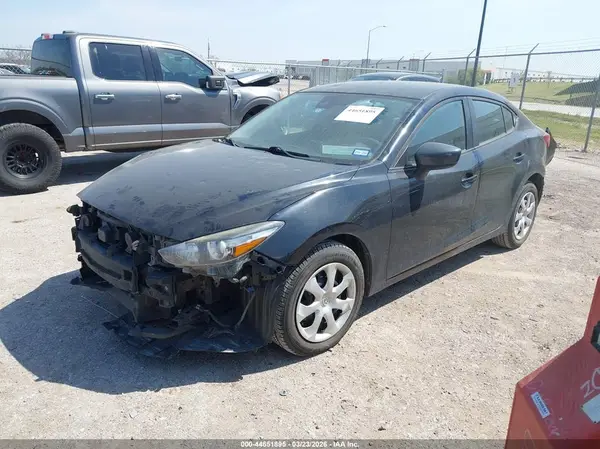 3MZBN1U78JM191864 2018 MAZDA 3 - Image 2