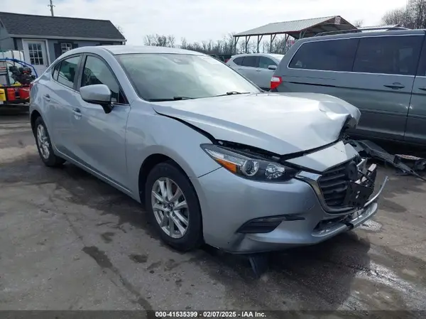 3MZBN1U78JM233661 2018 MAZDA 3 - Image 1