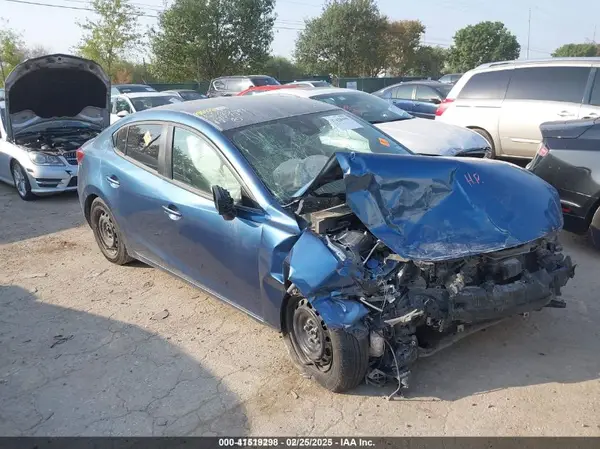 3MZBN1U78JM241243 2018 MAZDA 3 - Image 1
