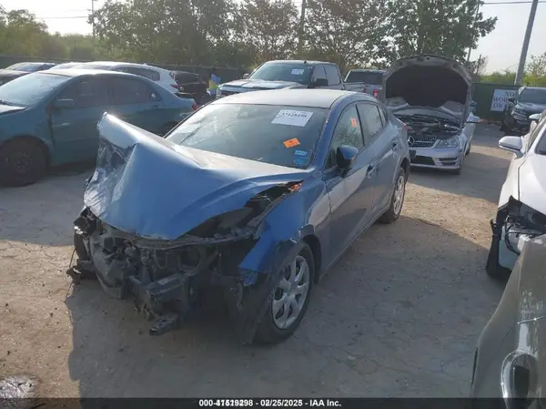 3MZBN1U78JM241243 2018 MAZDA 3 - Image 2