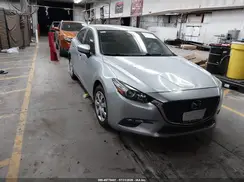 3MZBN1U79JM217162 2018 MAZDA 3