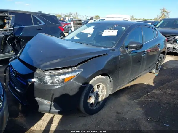 3MZBN1U79JM233765 2018 MAZDA 3 - Image 2