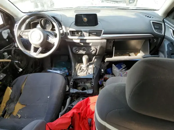 3MZBN1U79JM239212 2018 MAZDA 3 - Image 8