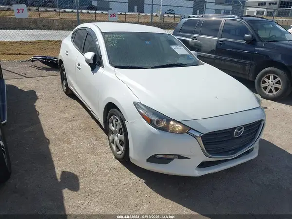 3MZBN1U79JM244538 2018 MAZDA 3