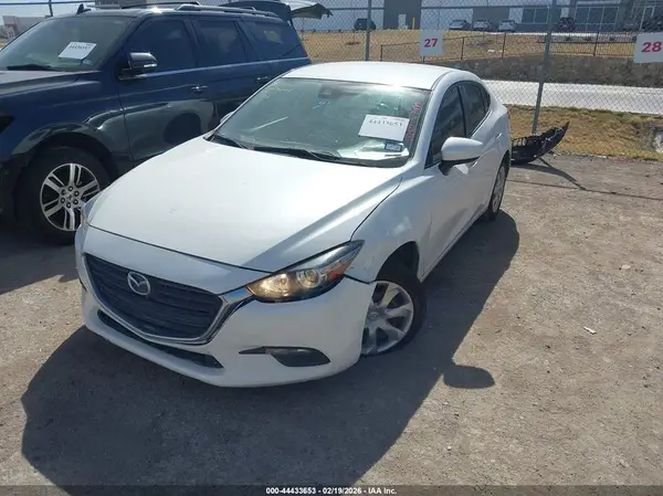 3MZBN1U79JM244538 2018 MAZDA 3 - Image 2