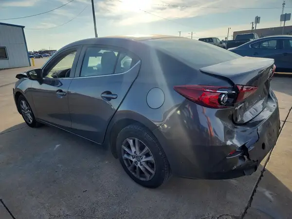 3MZBN1U79JM261114 2018 MAZDA 3 - Image 2