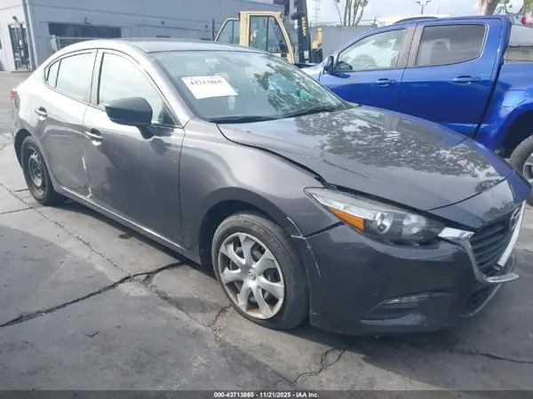 3MZBN1U79JM274722 2018 MAZDA 3 - Image 1
